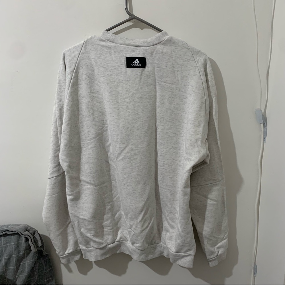 LIKE NEW ADIDAS OVERSIZED SWEATSHIRT - Picture 3 of 7